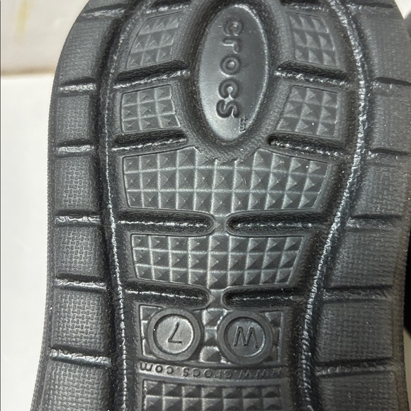 CROCS Black Women's Sandals Sz 7 NWOT - Picture 7 of 7